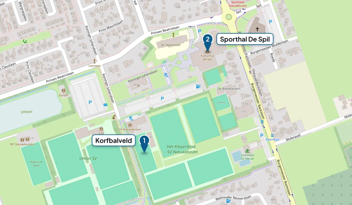 Kaart van Nieuwleusen met pin 1 bij het korfbalveld op sportpark Het Klaverblad en pin 2 bij sporthal De Spil aan de Koningin Julianalaan, ongeveer 300 meter ten noordoosten van het veld.